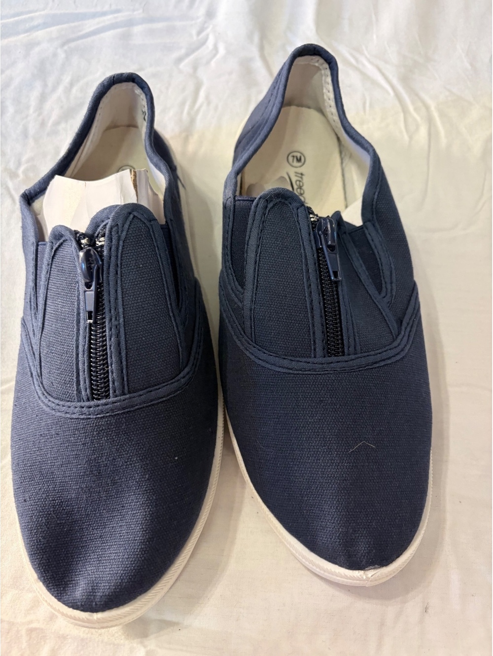 Freedom Fit Zone Navy Blue Slip-On Canvas Shoes with Front Zipper, Size 7M